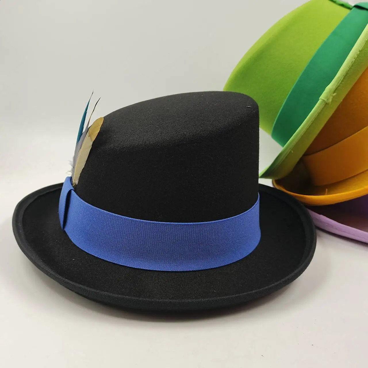 High Quality Man Fedora Unisex Gentleman Cosplay Derby Bowler Hat British Shape Hat Autumn Magic Hat Feather Accessories 250903