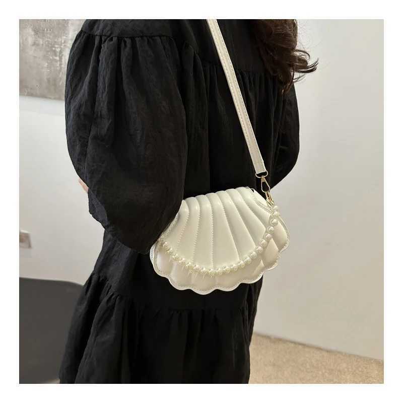 Koreanstyle Chic Singleshoulder Bag Niche Trend Shell Bag Fashionable and Simple Crossbody Bag 2025 Summer New Bag for Women Z250903