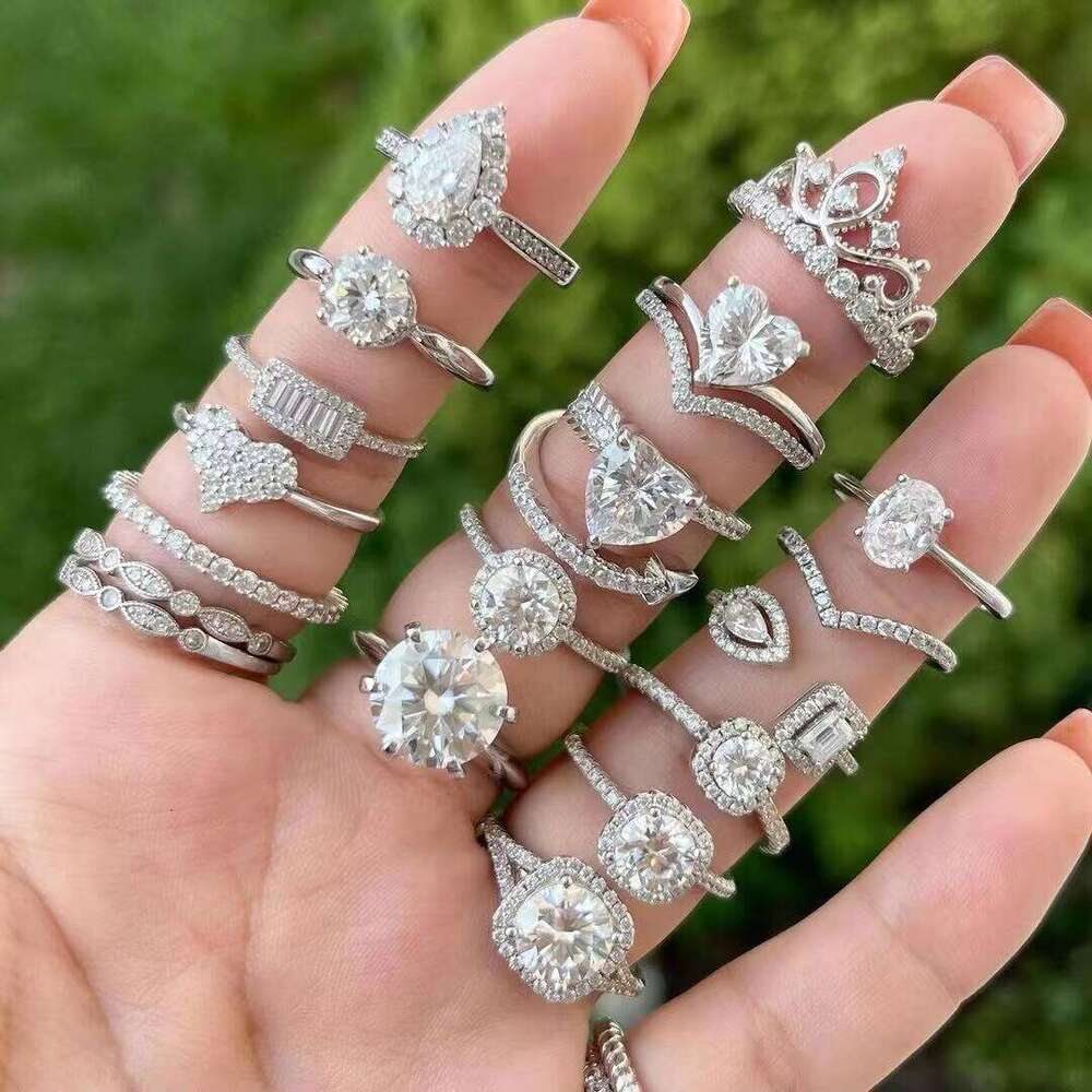 Style Women Jewelry 10k 14k White Gold Heart New D Color Solitaire VVS Moissanite Engagement Ring Set for Woman