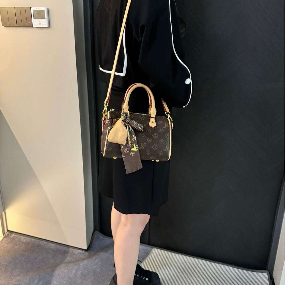 Qiqi Internet Monica Celebrity Pillow Bag For Women, Light Luxury, Stylish, Versatile, Single Shoulder, Vintage Boston Handbag, Niche Women, Luxury, S