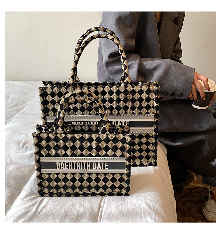 Free delivery designer bags Large capacity tote bag women retro armpit bag commuting handbag shoulder bag Water-resistant black plain
