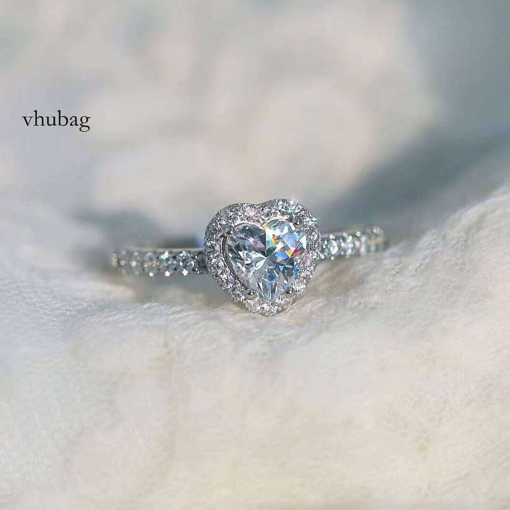 Style Women Jewelry 10k 14k White Gold Heart New D Color Solitaire VVS Moissanite Engagement Ring Set for Woman