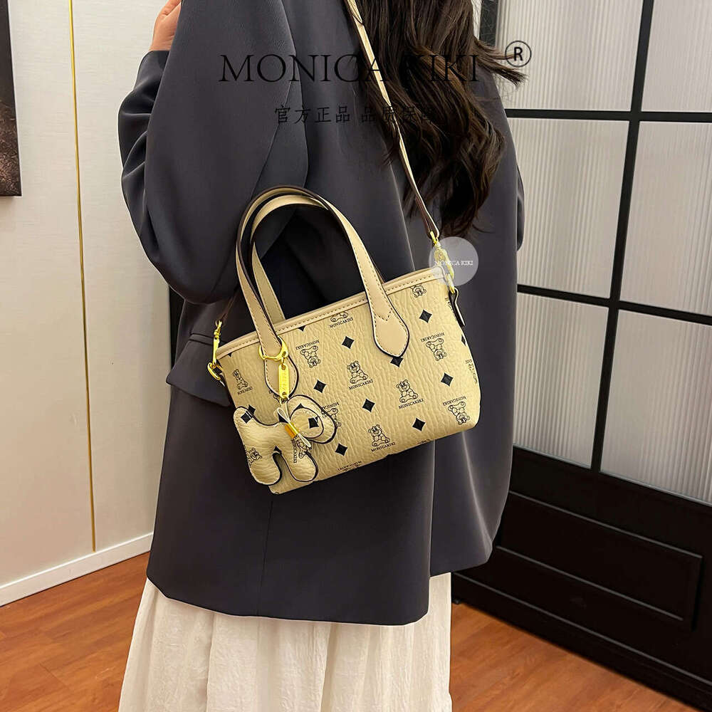 Light Monica Qiqi Printed Bear Niche Basket Bag For Women 2025 New Trendy Versatile Shoulder Crossbody