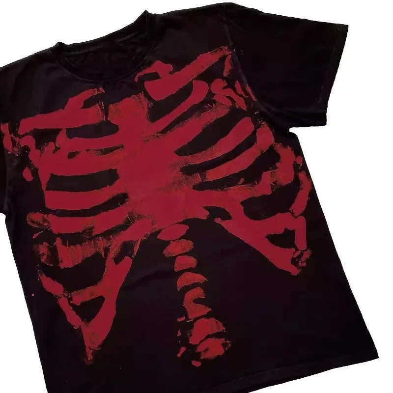 AT Absurd Town Blackred Black Red Skull Dark Goth Y2K Shibuya Shortsleeved Tshirt Men Clothing Graphic T Shirts 250903
