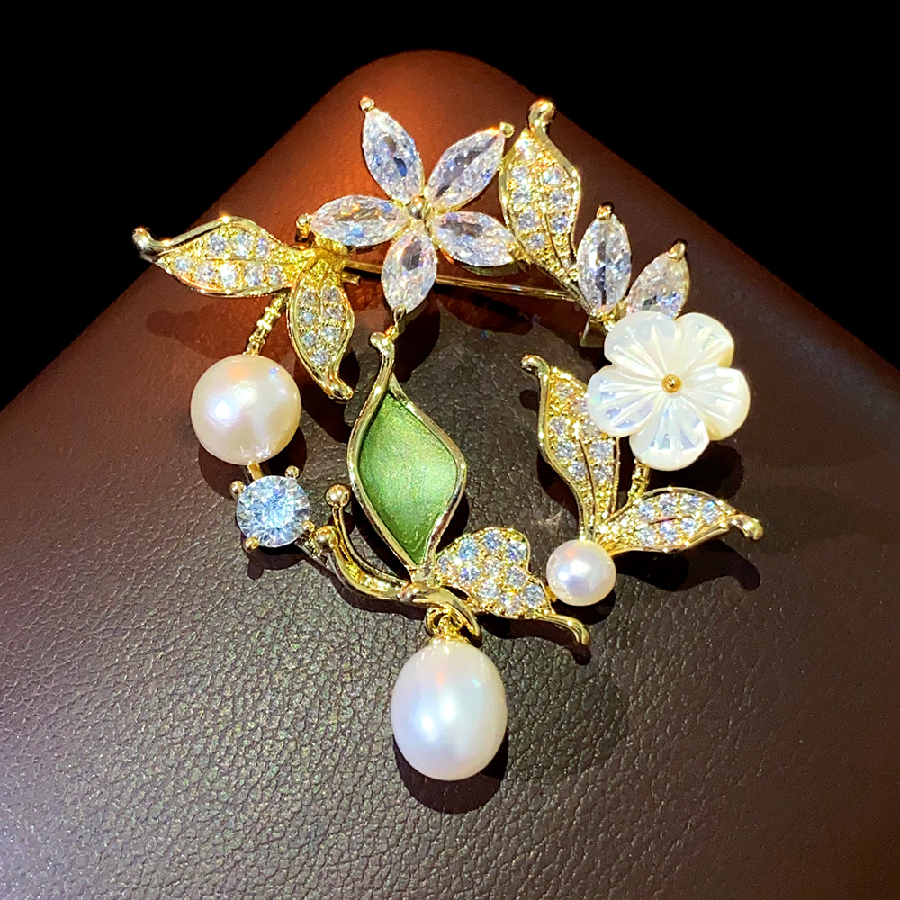 Brooches designer jewelry Heavy duty Inlaid Large Carat Blue Zircon Flower Brooch, a Light Luxury and High end Elegant Clothing Accessory