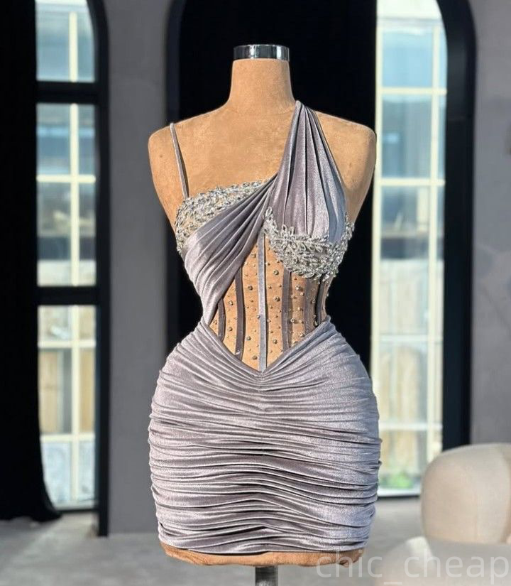 Chic Silver Sheath Cocktail Dress Spaghetti Velvet Beaded Crystals Short Mini Graduation Homecoming Dresses For Special Occasions Sweetheart Gowns