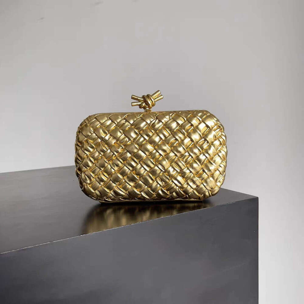 Simple Versatile Plaid Compression Makeup for Women 2024 New High-Value Niche Square Bag Fashion Clutch