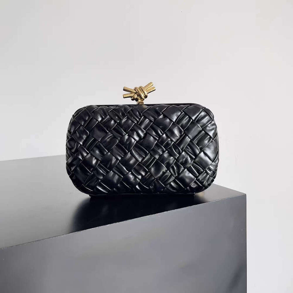 Simple Versatile Plaid Compression Makeup for Women 2024 New High-Value Niche Square Bag Fashion Clutch