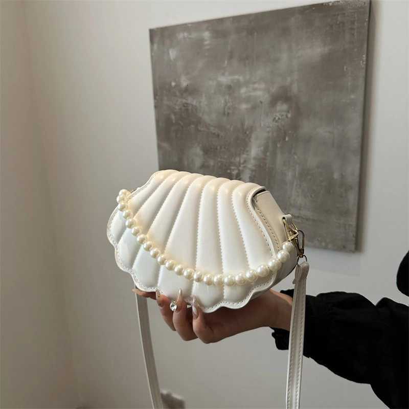 Koreanstyle Chic Singleshoulder Bag Niche Trend Shell Bag Fashionable and Simple Crossbody Bag 2025 Summer New Bag for Women Z250903