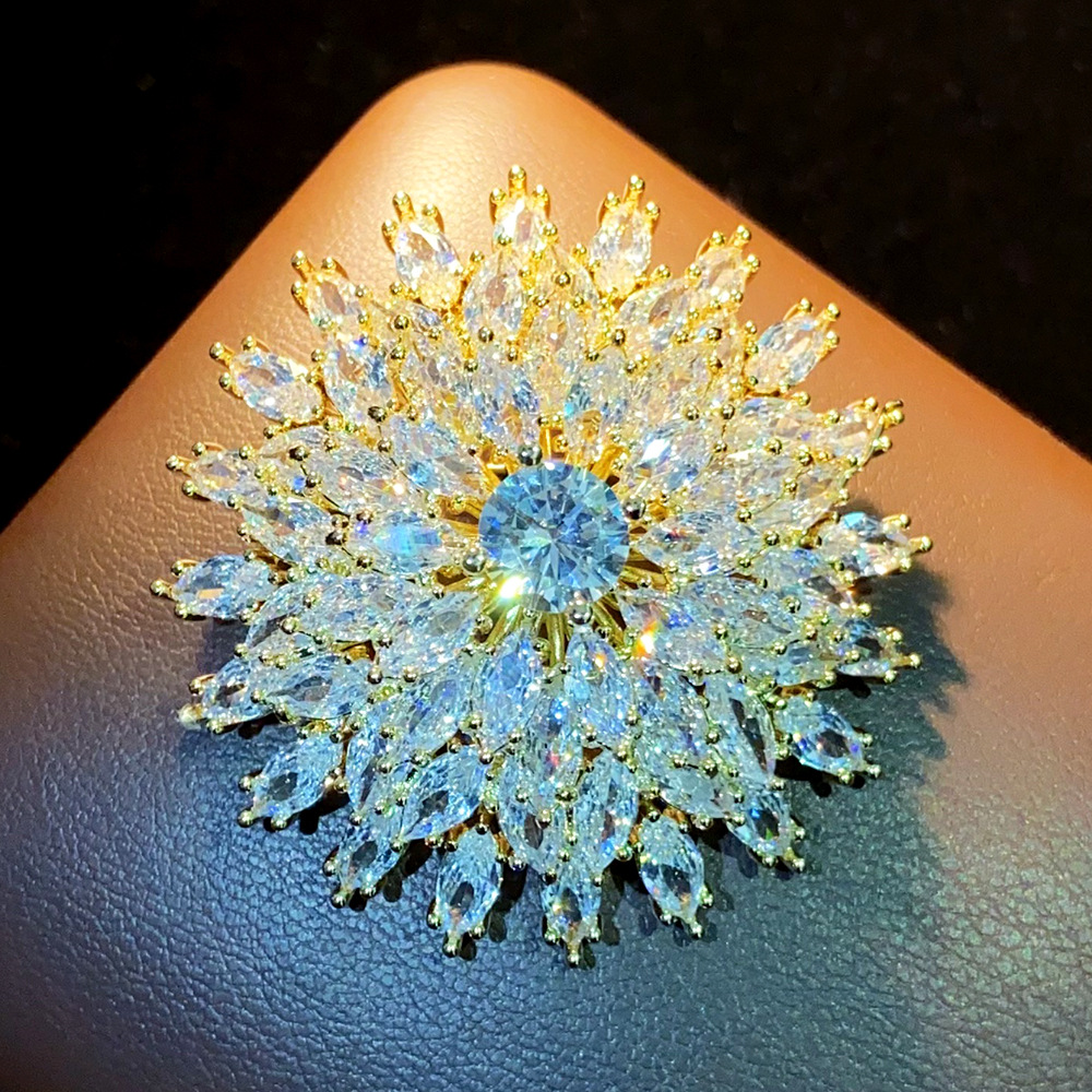 Exquisitely Crafted Heavy duty Multi layer Three dimensional Zircon Snowflake Brooch Fashionable and High end Sense Brooch for Suits and Evening Dress