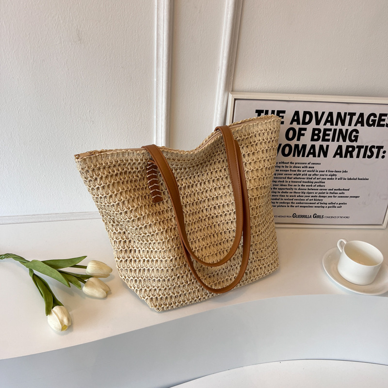 Women s Shoulder Bag Large Capacity Straw Woven Women s Handbag New Fashion Commuter Beach Vacation Bag Autumn New Designer Bag