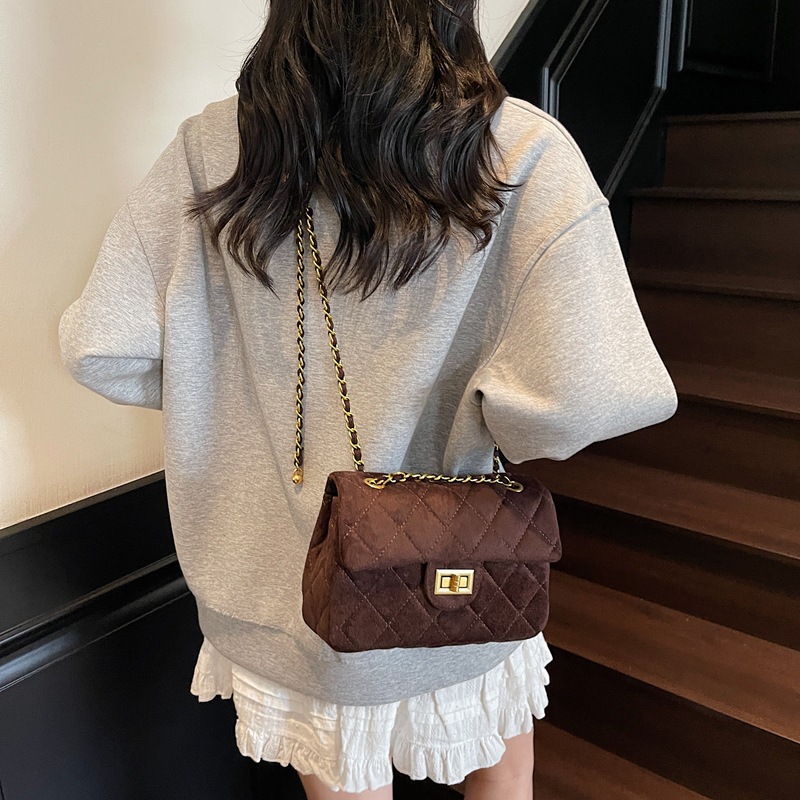 Free delivery designer handbag for woman Fashionable and minimalist crossbody bag comfortable commuting bag