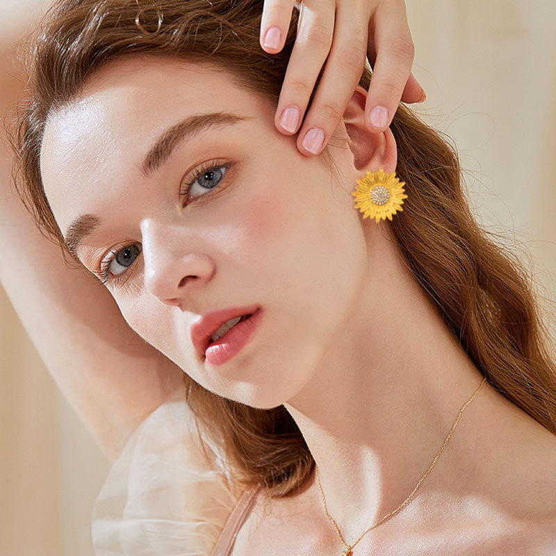 New Exclusive designed Daisy inspired All diamond encrusted Flower Earrings for Women S925 Silver tipped Alloy Studs a Touch of Luxury in Minimalist S