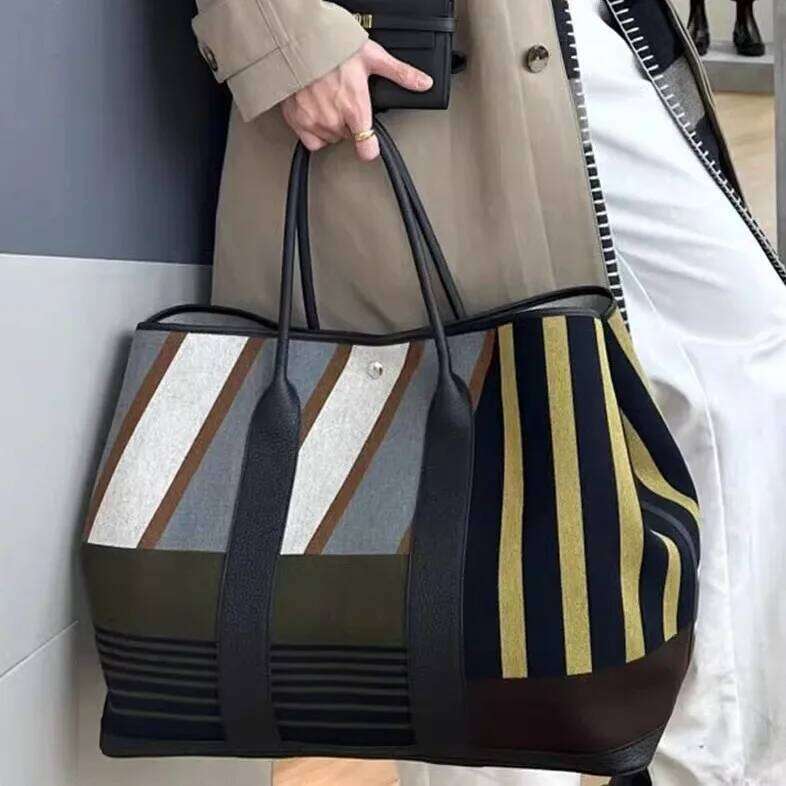 Striped Contrasting Large Capacity Commuting Tote Bag, Niche High-End Women's Bag