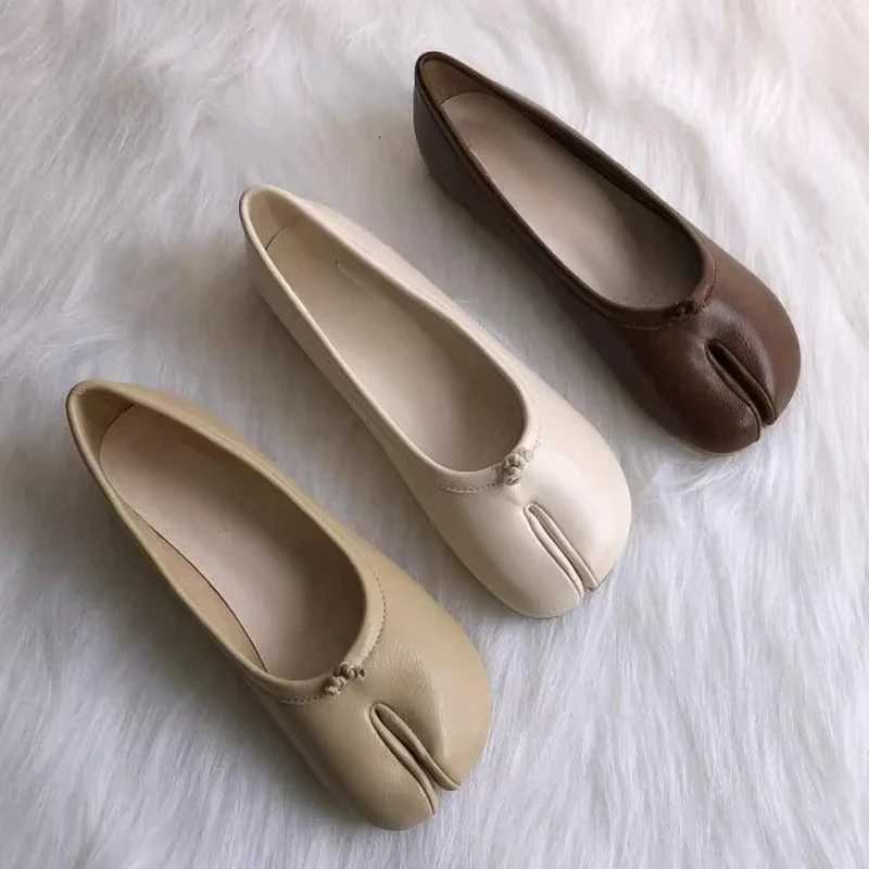 Tabi Ninja Shoes Woman Microfiber Leather Comfy Flats Split Toe Slippers Soft Bottom Loafers Brief Ladies Trotter 2023XJ250903
