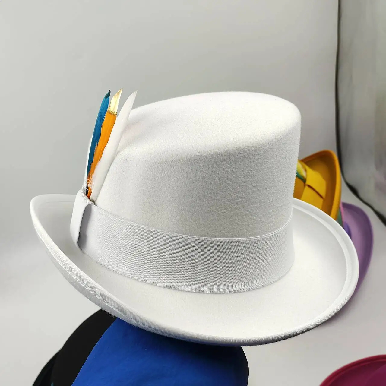 High Quality Man Fedora Unisex Gentleman Cosplay Derby Bowler Hat British Shape Hat Autumn Magic Hat Feather Accessories 250903