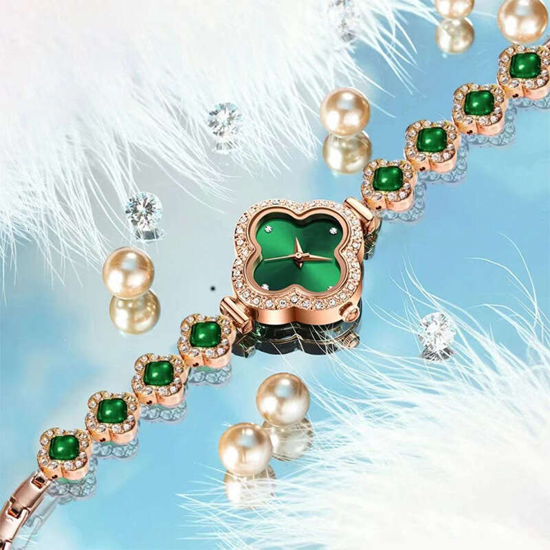 2025 Hot Live Sale Women's Clover Bracelet Quartz Watch - Emerald-Accent, Fashionable Ladies' Watch, Factory Wholesale