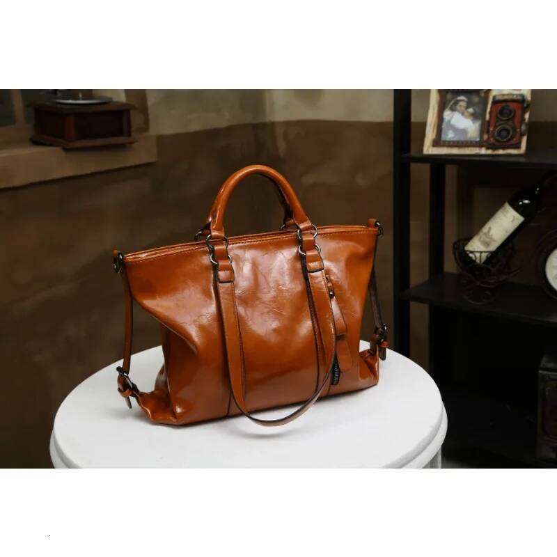 2025 New One-Shoulder Designer Bucket Fashion Solid Color Soft Handbag Travel PU Leather Retro Waterproof Tote Bag