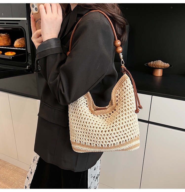 2055 autumn new hollow design woven handbag atmospheric fashion niche design casual large capacity women's vacation designer shoulder bag