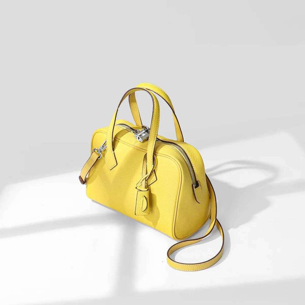 2025 Cowhide Victoria Small New Boston Tote Commuter Large Capacity Armpit Designer Bag