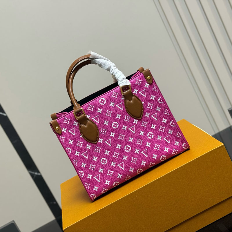 The 2025 new designer bag, a classic and fashionable large-capacity handbag with leather texture for travel, is available in black, white and brown