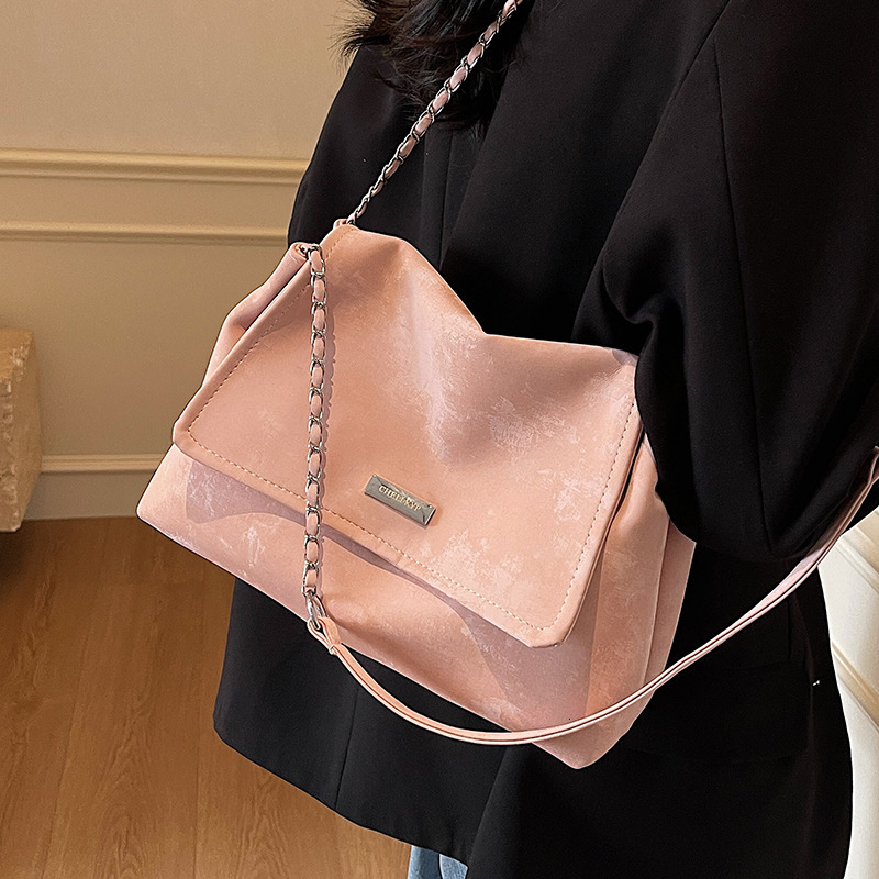 2025 autumn New Light Luxury Korean Style Fashion Leisure Niche Design Soft Handbag Elegant atmosphere Commuter Women s Chain Shoulder Bag Designer Sh