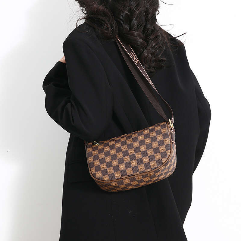 2025 Summer New Casual Plaid Dumpling Women's Retro European Style Wide Strap Large Capacity Shoulder Crossbody Bag Khaki Brown Z260224