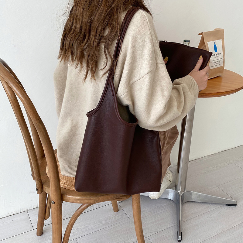 Elegant Multipurpose Leather Handbag: Spacious Shoulder Purse Ideal for Parents