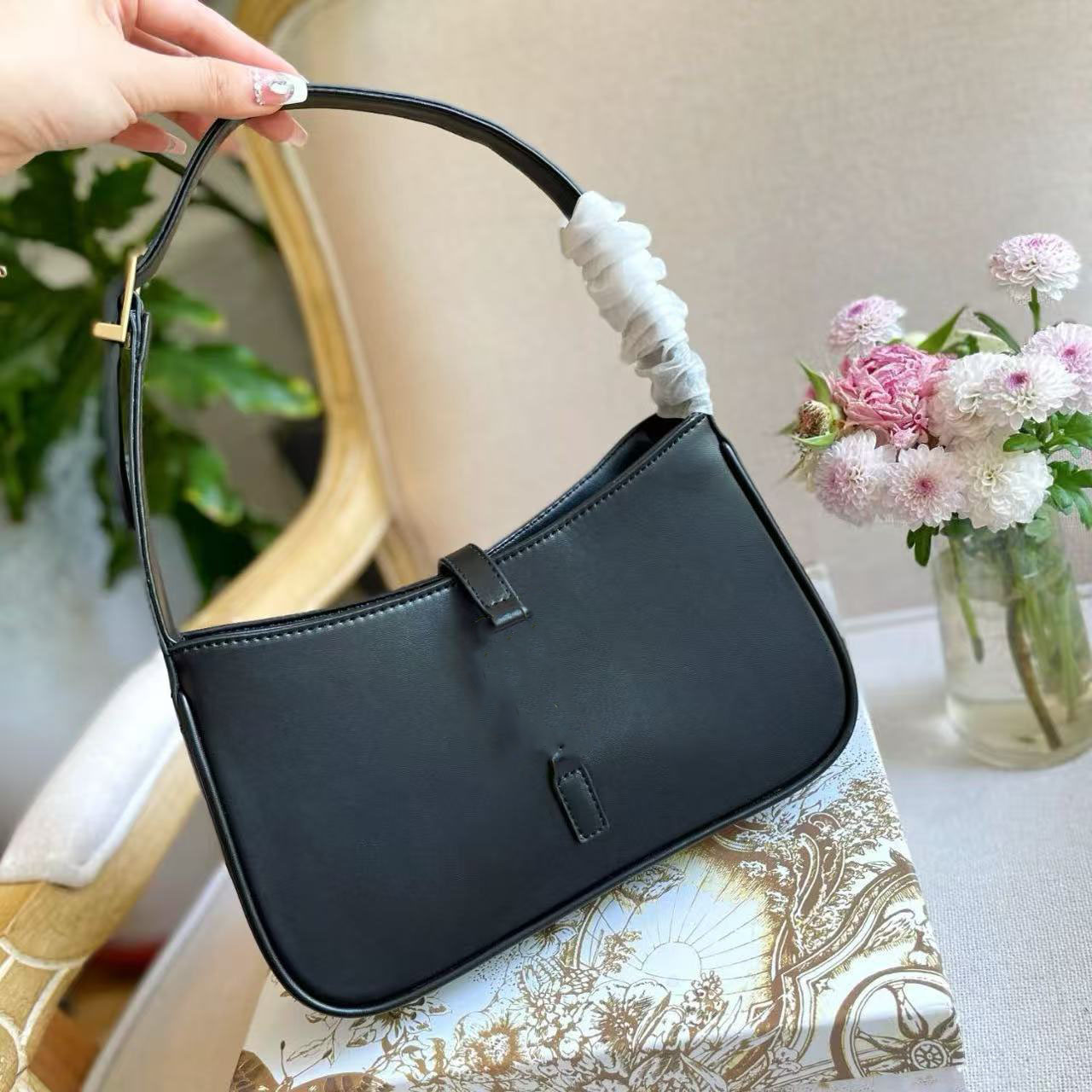Designer bags HOBO envelope bags fashionable crossbody bags Underarm bag caviar leather with crocodile print classic and versatile chain bags luxury handbags