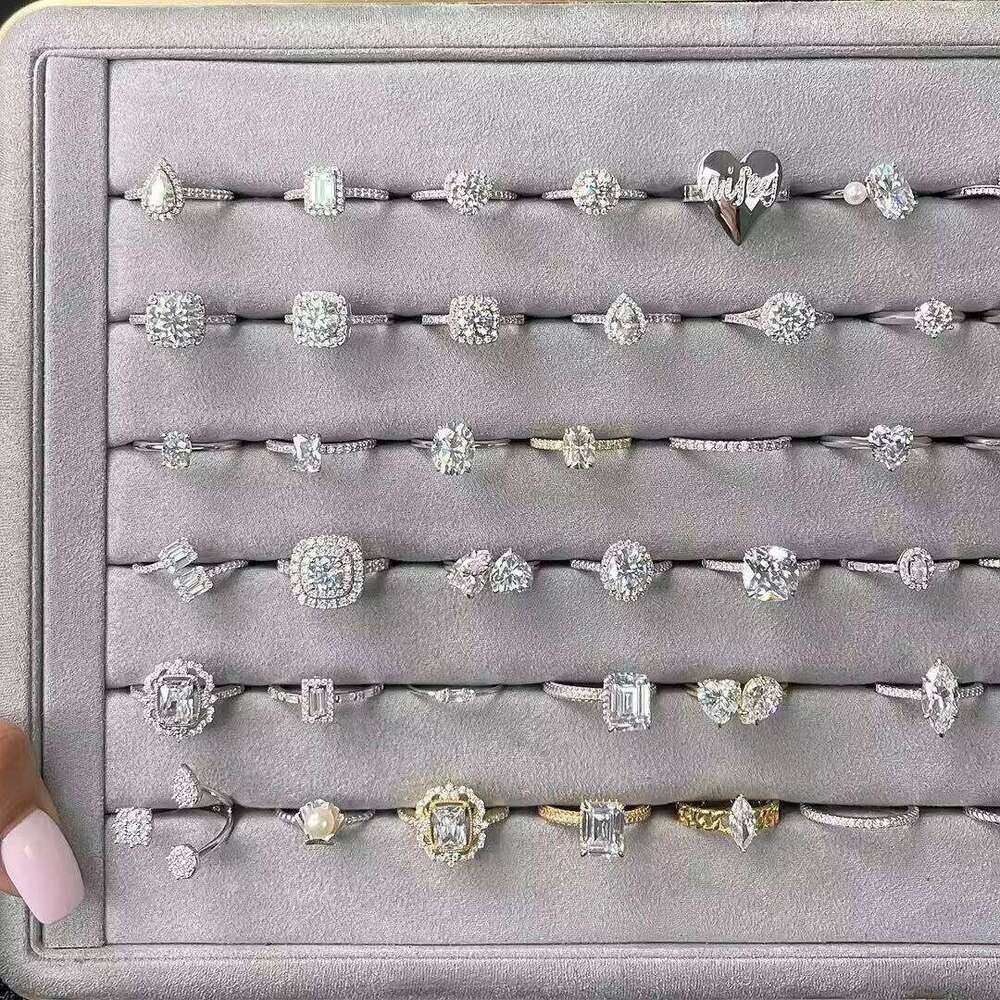 Style Women Jewelry 10k 14k White Gold Heart New D Color Solitaire VVS Moissanite Engagement Ring Set for Woman