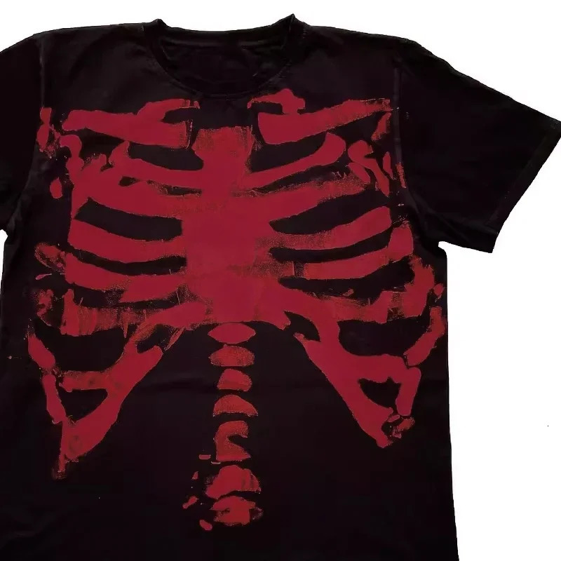 AT Absurd Town Blackred Black Red Skull Dark Goth Y2K Shibuya Shortsleeved Tshirt Men Clothing Graphic T Shirts 250903