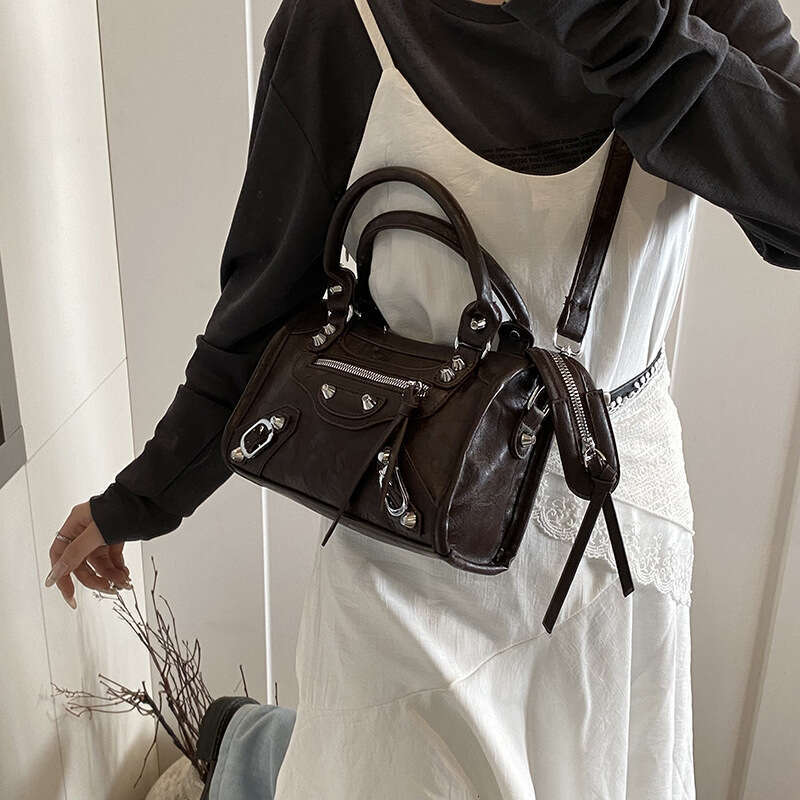 Motorcycle Paris Rivet Ins Hot Girl High-End Large Capacity Handheld Pillow Single Shoulder Crossbody Bag