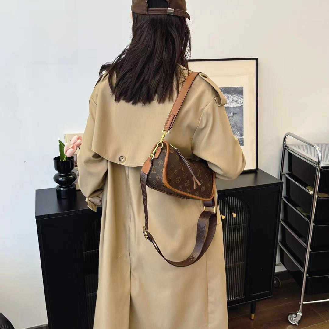 TB BHULAMTE Designer's High-quality Crescent-shaped Bag, Fashionable Light Luxury Retro Wandering Bag Casual Crossbody Bag Single-shoulder Armpit