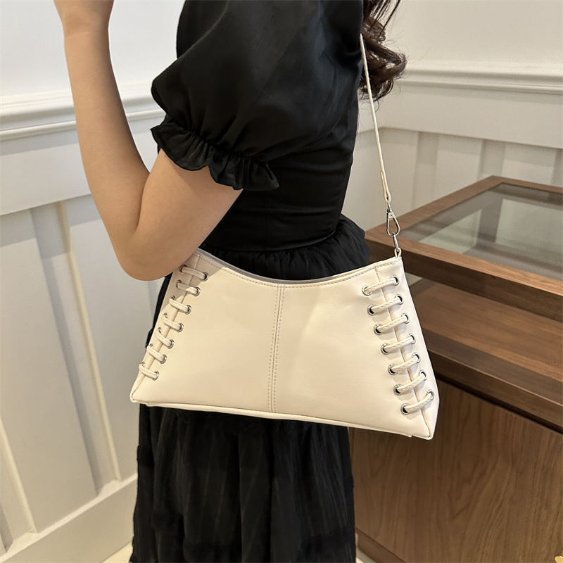 Autumn new designer bag women s crossbody bag niche design women s woven bag armpit bag simple and fashionable women s shoulder bag