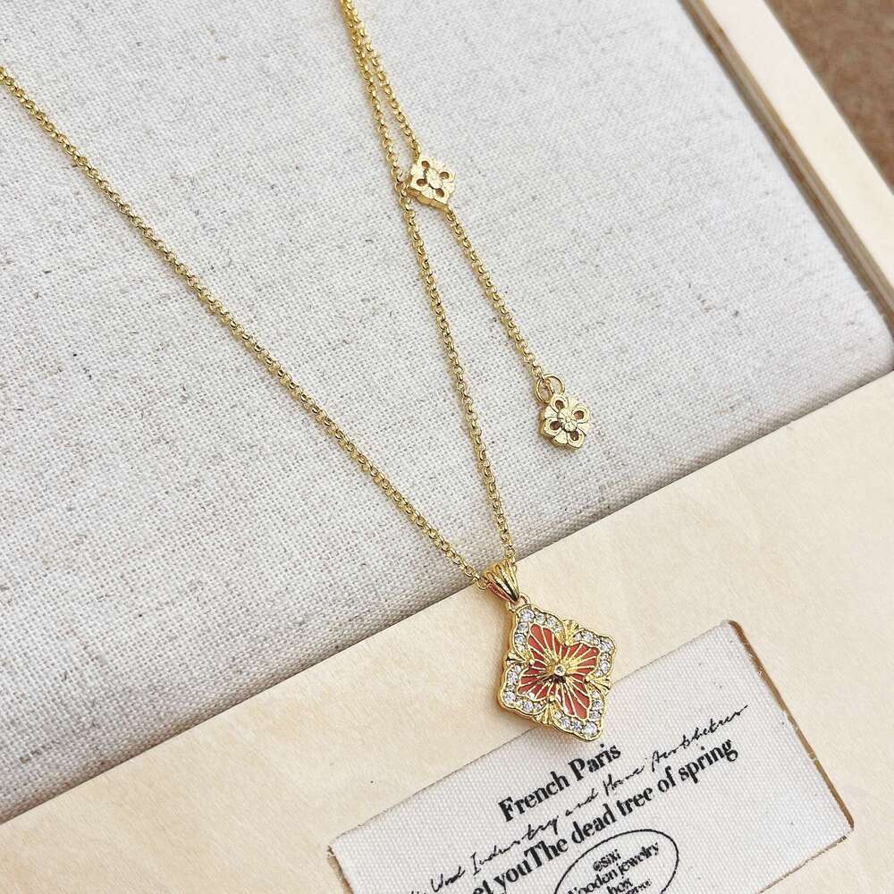 Brushed Four-Leaf Clover Necklace for Women 2024 New Double-Sided Clavicle Light High-End Sweater Chain Niche Accessories