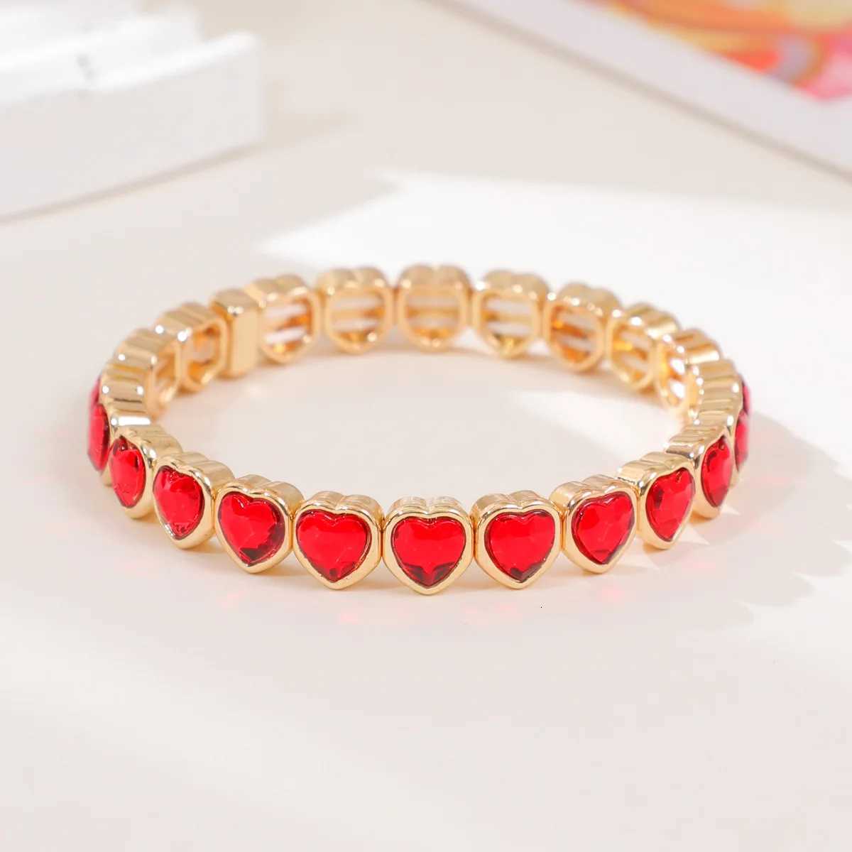 Gold Color Heart Bracelet For Women Rhinestone Peach Elastic Bangle Hand Hoop Women Delicate Summer Jewelry AccoryXJ250904
