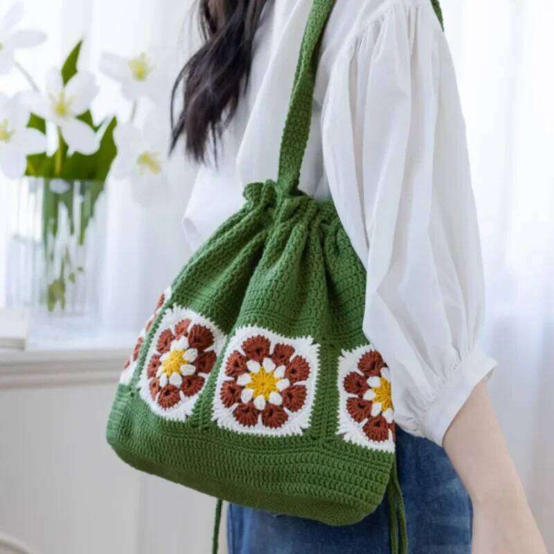 Fresh flower crossbody for girls, casual and fashionable shoulder shopping bag, handcrafted woven summer beach bag