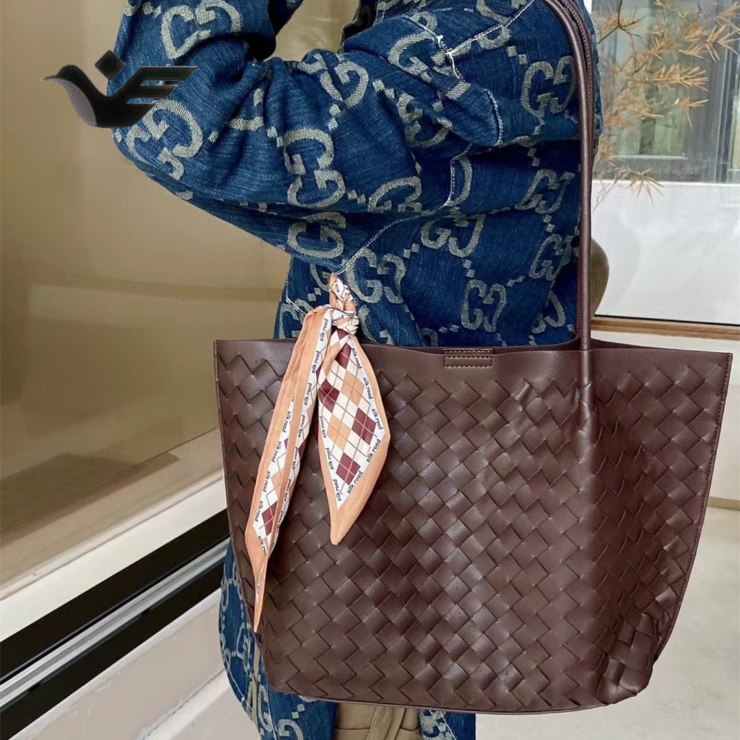 Feiyan Free Shipping New Designer Bag Luxury Shopping Bag Imported Soft Cowhide Handwoven Tote Bag Genuine Leather Women's Bag Basket Shoulder Cr