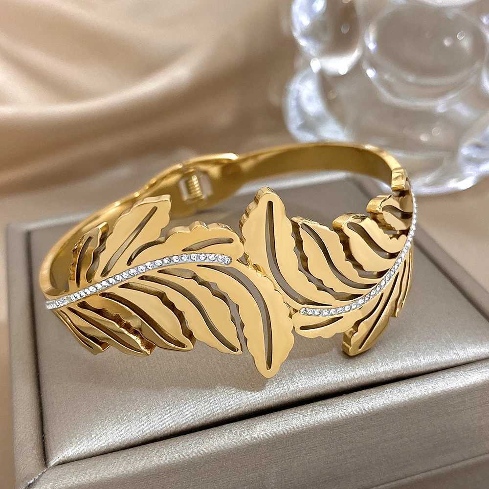 Exquisite Inlaid Rhinestone Feather Leaves Cuff Bracelets Fashion Gold Plated Stainless Steel Smooth Bangles Waterproof Jewelry Y250904