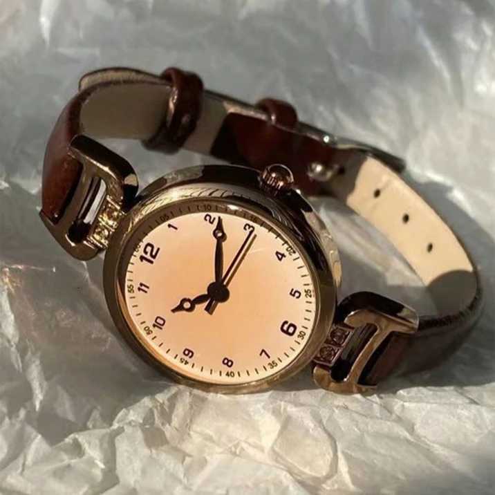 Ladiesstrap circar digital small dial retro British style niche light luxury fashionable quartz watch suitable for daily wear X250904