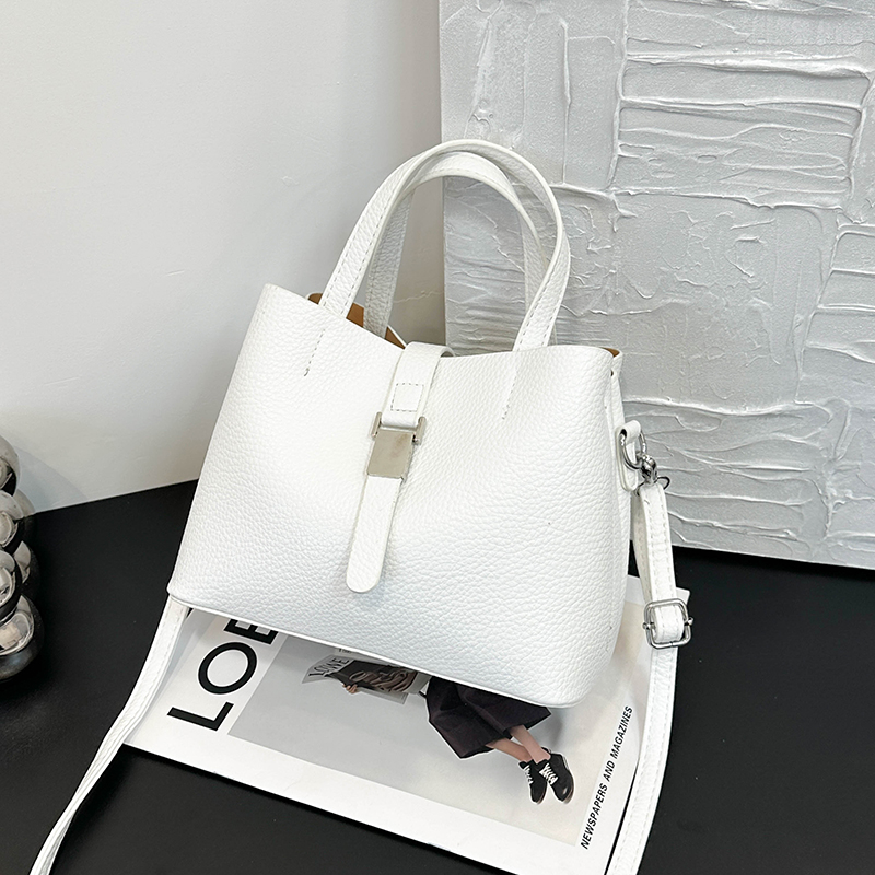 2025 autumn new niche fashion women's luxury handbag large capacity casual shoulder bag daily casual versatile high-quality shopping crossbody ba