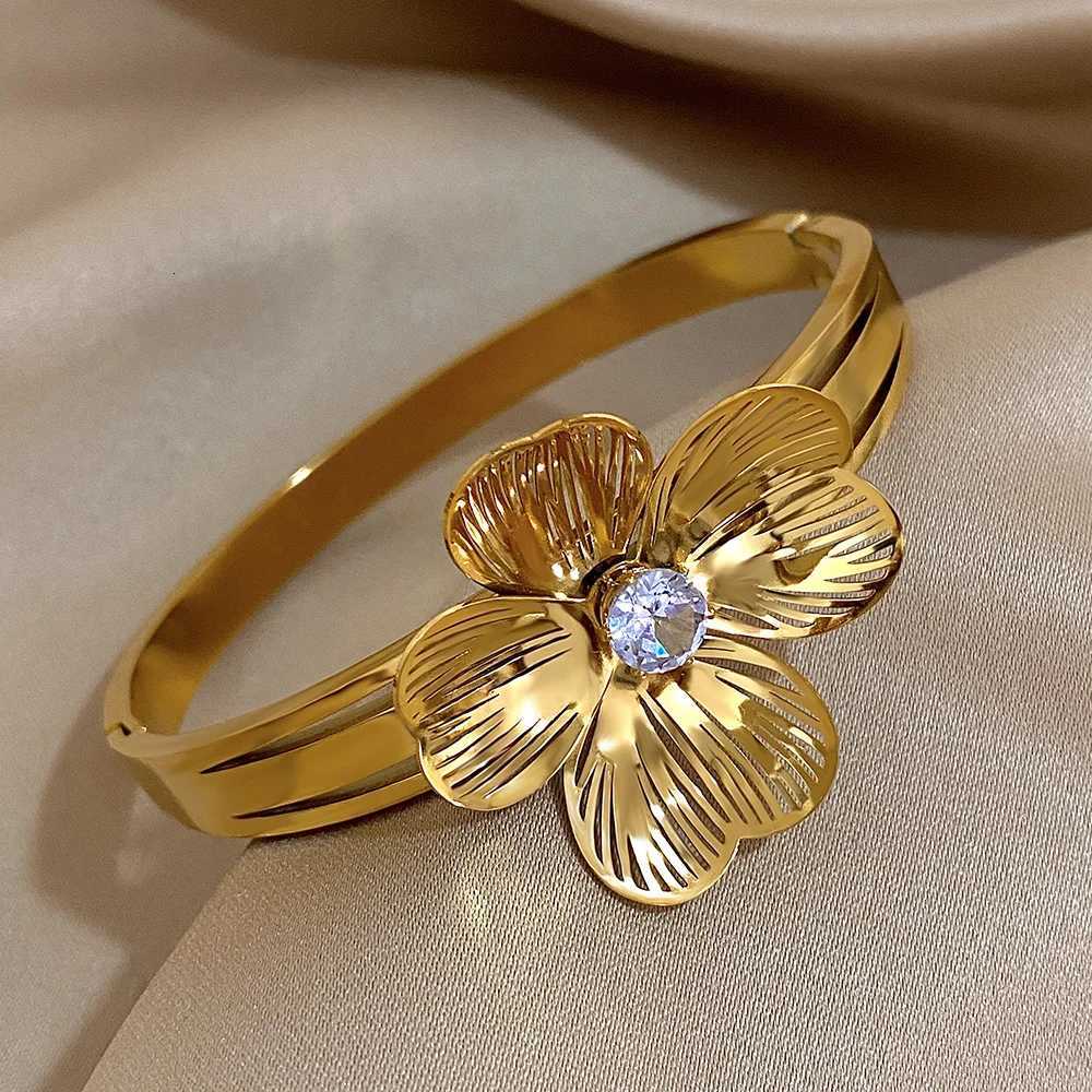 Glossy Inlaid Rhinestone Big Wer Cuff Bracelets for Women Trend Stainless Steel Gold Plated Wrist Bangles Waterproof Jewelry Y250904