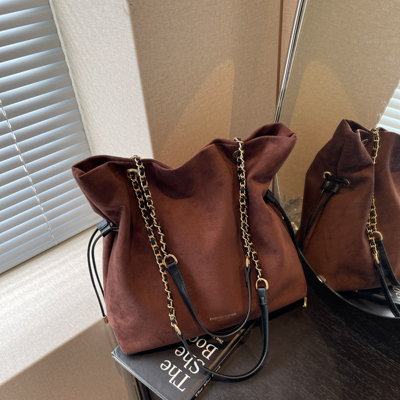 2025 autumn new niche fashion women's luxury handbag large capacity casual shoulder bag daily casual versatile high-quality essential shopping cr