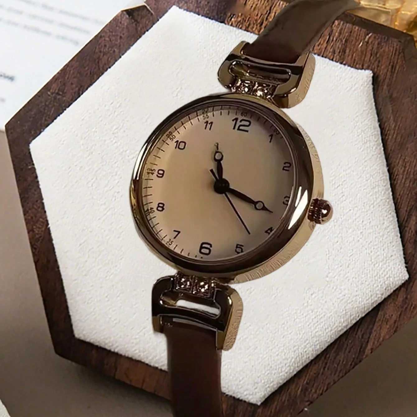 Ladiesstrap circar digital small dial retro British style niche light luxury fashionable quartz watch suitable for daily wear X250904