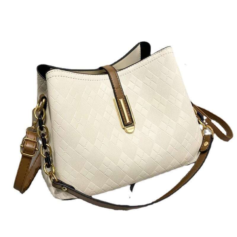 DHessentials Women's Quilted Tote Bag Large Capacity Handbag Dual Strap Vintage Crossbody Purse Unique Stylish Bucket Bag