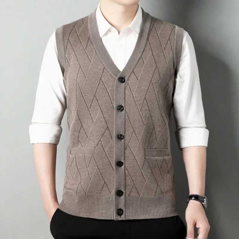 Mens VNeck Sleeveless Vest Classic Business Gentleman Knitwear Knitted Waistcoat Sweater MenXJ250904