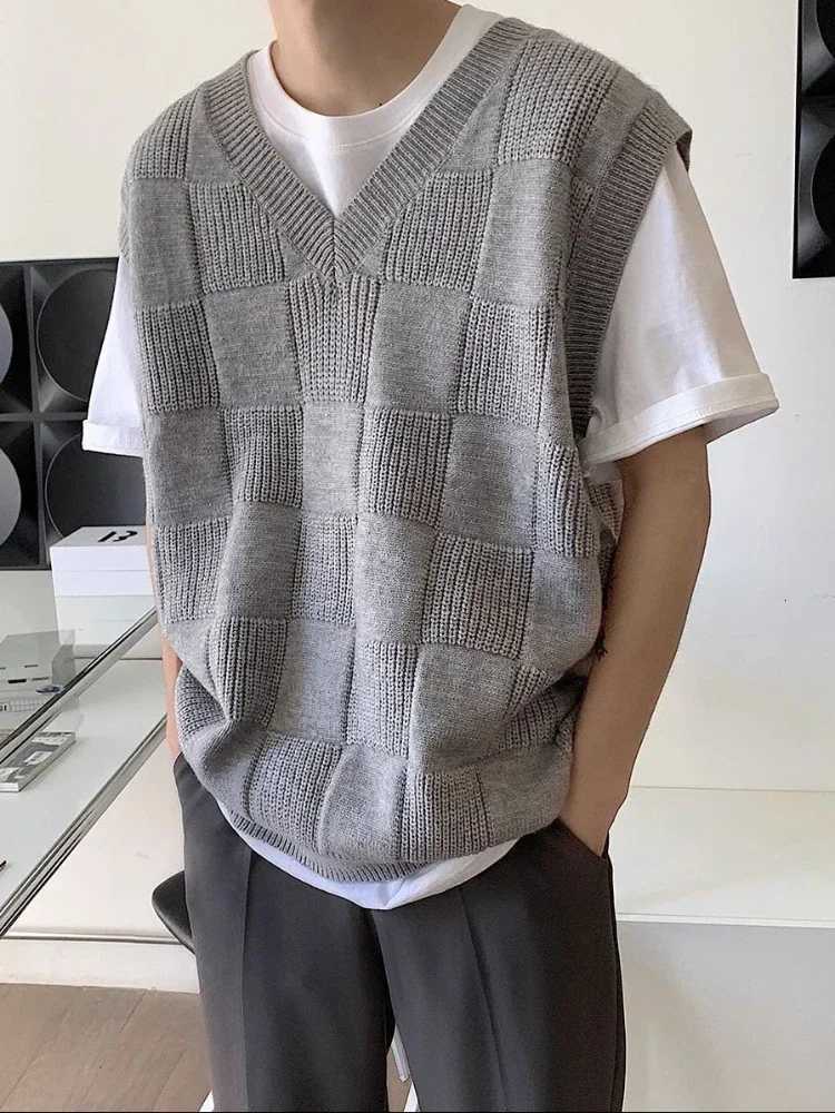 Mens Clothing Long Plaid Plain Knit Sweater Male Loose Fit Vest Sleeveless Waistcoat Solid Color Casual Maletry Japanese RetroXJ250904