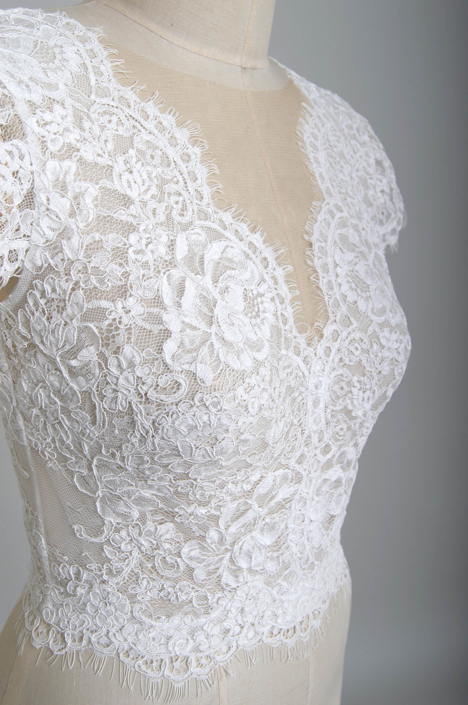 Fashion Wedding Lace Wraps Jackets Short Sleeves V-neck Bridal Custom Made Lace Wedding Accessories Customized