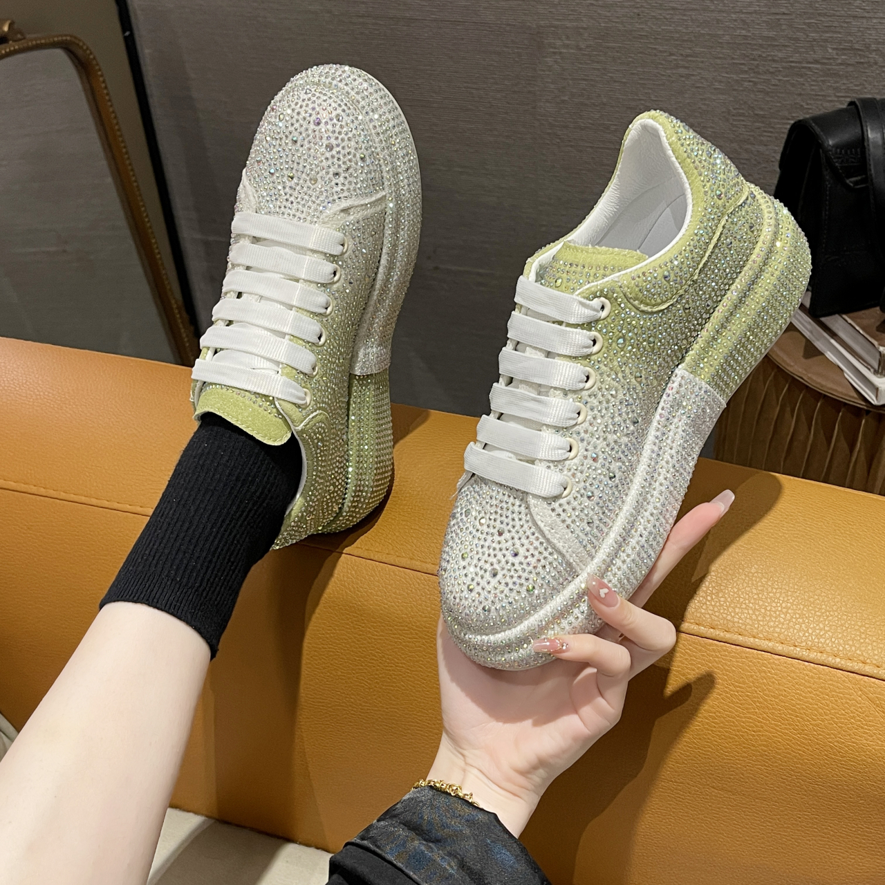 Luxury Women's Flat Casual Sports Shoes with Water Diamond Thick Bottom Mixed Color Women's Shoes Shining Designer Trendy Shoes New Fashion 