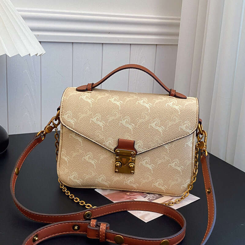 Designer Bags Luxury Shoulder Bags Messenger Bags 2025 New Letter Printed Small Square Bags Versatile Shoulder Crossbody Bag for Women